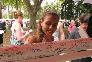 pole_signing_4