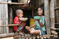 Tham-Hin-2-2010-Kids-eating-310_2